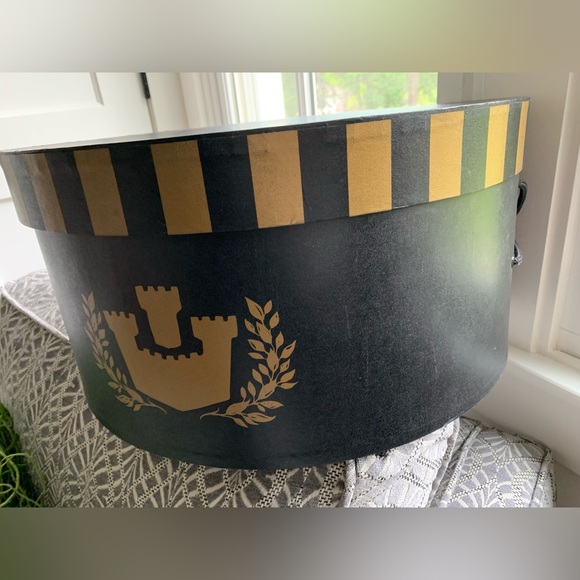 Goorin Bros Wide Brim Straw Hat & Hat Box - Picture 10 of 13